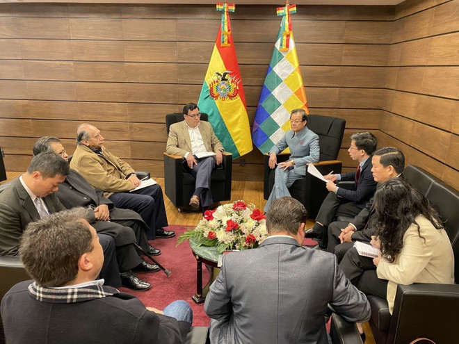 越南共产党代表团对玻利维亚进行工作访问 ảnh 1 越南共产党代表团对玻利维亚进行工作访问 ảnh 1