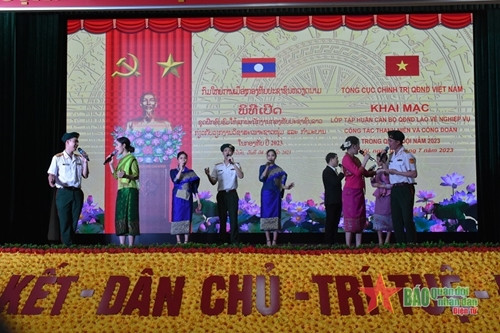 为老挝人民军干部开设有关青年、工会工作业务的培训班 ảnh 1