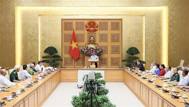 越南政府总理范明政会见南定省革命有功者典范代表团 ảnh 3 越南政府总理范明政会见南定省革命有功者典范代表团 ảnh 3