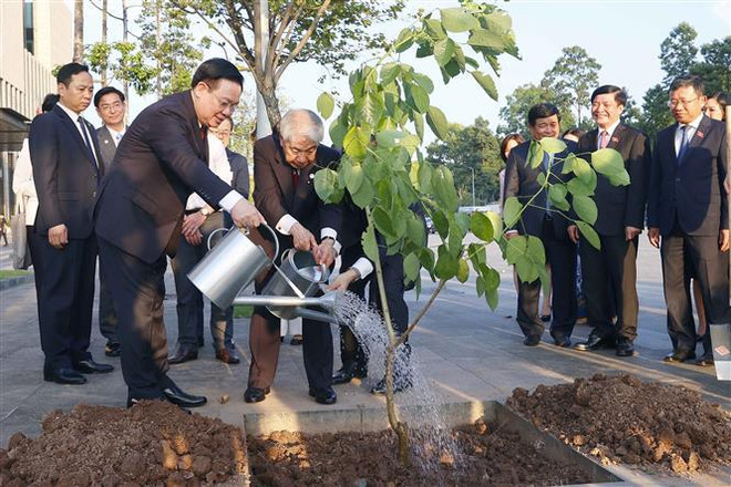 越南国会主席王廷惠与日本参议院议长尾辻秀久举行会谈 ảnh 2 越南国会主席王廷惠与日本参议院议长尾辻秀久举行会谈 ảnh 2