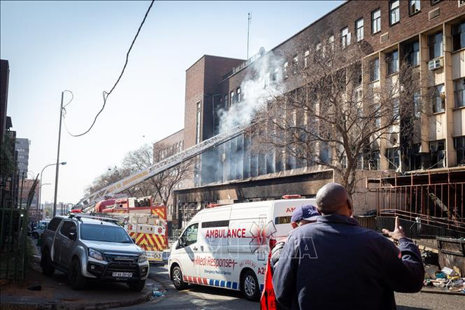 越南国家领导人就南非约翰内斯堡火灾向南非领导人致慰问电 ảnh 1