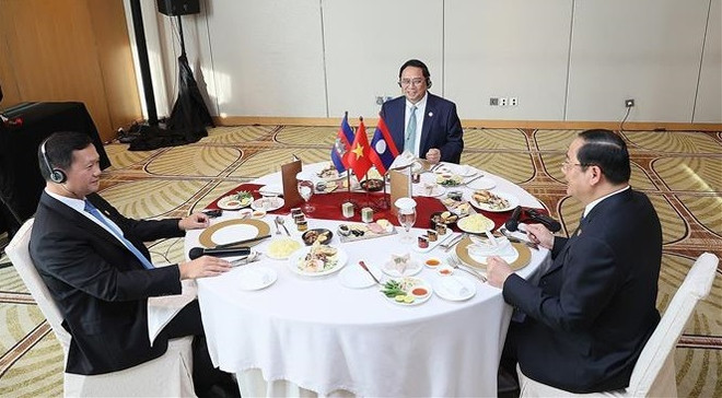 越南政府总理范明政与老挝总理和柬埔寨首相共进工作早餐 ảnh 1 越南政府总理范明政与老挝总理和柬埔寨首相共进工作早餐 ảnh 1