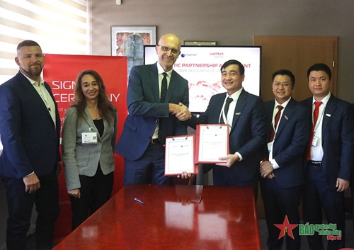Viettel High Tech与波兰企业签署战略合作协议 ảnh 1