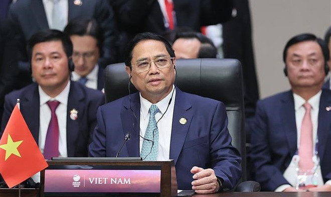 越南政府总理出席第43届东盟峰会全体会议并发表讲话 ảnh 2 越南政府总理出席第43届东盟峰会全体会议并发表讲话 ảnh 2