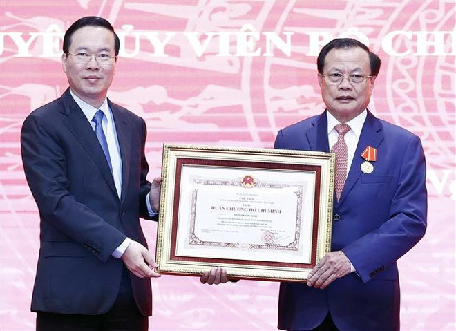 国家主席武文赏出席落实捍卫祖国战略总结会议 ảnh 2 国家主席武文赏出席落实捍卫祖国战略总结会议 ảnh 2