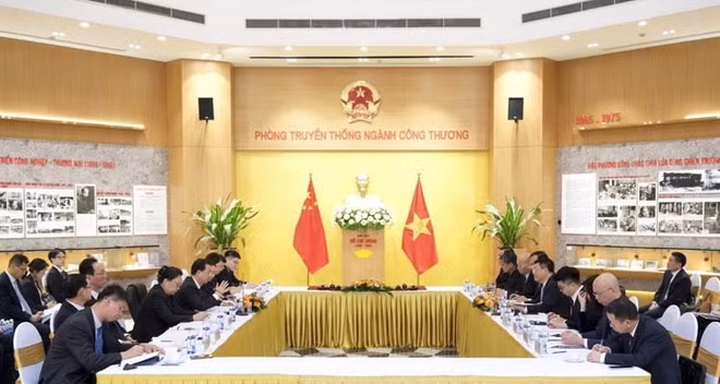 越南工贸部部长阮鸿延与云南省委书记王宁举行工作会谈 ảnh 1