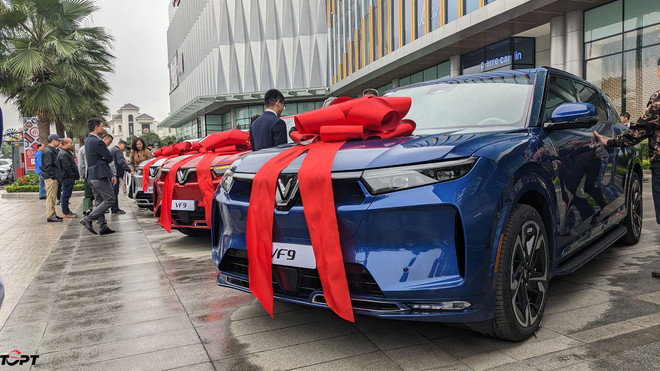 VinFast 正式向客户移交VF 9电动汽车 ảnh 1 VinFast 正式向客户移交VF 9电动汽车 ảnh 1