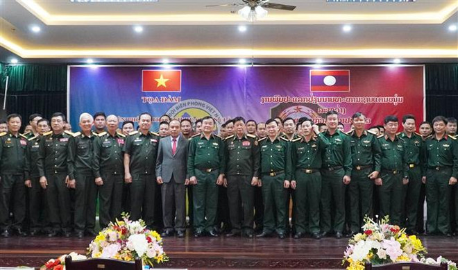 2023年越老青年边防军官座谈会在老挝举行 ảnh 1 2023年越老青年边防军官座谈会在老挝举行 ảnh 1