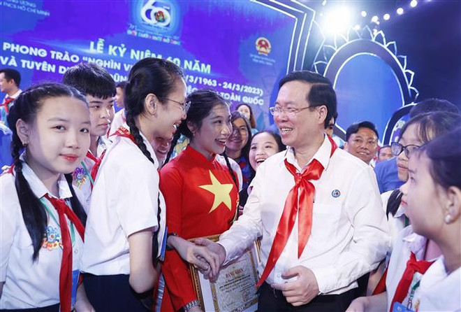 越南国家主席武文赏:让儿童“千件好事”花园更加灿烂多彩 ảnh 1 越南国家主席武文赏:让儿童“千件好事”花园更加灿烂多彩 ảnh 1