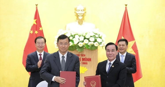 越南工贸部部长阮鸿延与云南省委书记王宁举行工作会谈 ảnh 2 越南工贸部部长阮鸿延与云南省委书记王宁举行工作会谈 ảnh 2