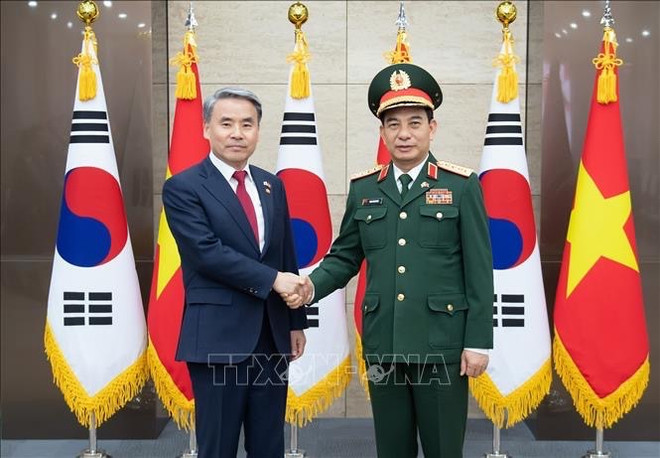 越南国防部长潘文江与韩国国防部长李钟燮举行会谈 ảnh 1 越南国防部长潘文江与韩国国防部长李钟燮举行会谈 ảnh 1