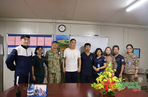 在非洲“疫情中心”的越南蓝色贝雷帽医生 ảnh 2 在非洲“疫情中心”的越南蓝色贝雷帽医生 ảnh 2