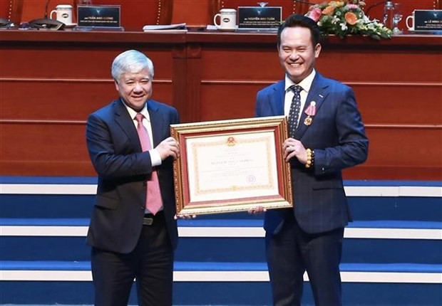 邓鸿英当选第7届越南青年企业家协会中央委员会主席 ảnh 2 邓鸿英当选第7届越南青年企业家协会中央委员会主席 ảnh 2