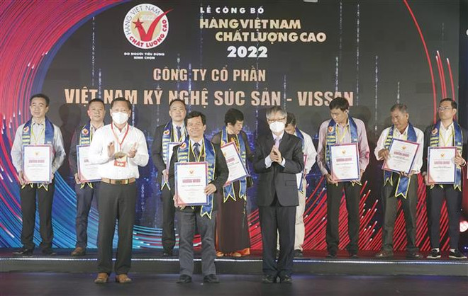 524家企业荣获2022年越南优质商品企业证书 ảnh 1