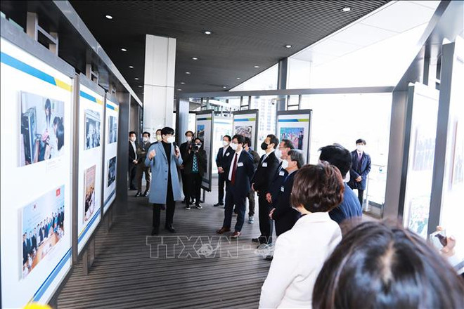 庆祝越韩建交30周年图片展正式开展 ảnh 1 庆祝越韩建交30周年图片展正式开展 ảnh 1