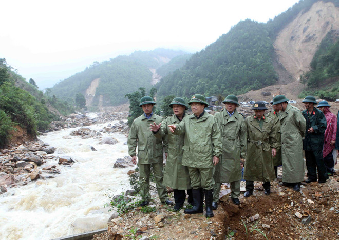 政府副总理郑廷勇赴莱州省指导救灾工作 ảnh 1 政府副总理郑廷勇赴莱州省指导救灾工作 ảnh 1