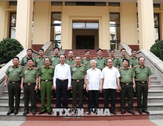 阮富仲:人民公安力量需要成为保护党和国家的“宝剑”和“盾牌” ảnh 2 阮富仲:人民公安力量需要成为保护党和国家的“宝剑”和“盾牌” ảnh 2