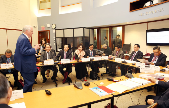 越南政府副总理王廷惠出席在美国举行的2018年越南高级管理领导计划系列活动 ảnh 1