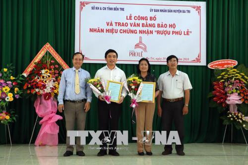 槟椥省“富礼酒”品牌获颁认证证书 ảnh 1 槟椥省“富礼酒”品牌获颁认证证书 ảnh 1