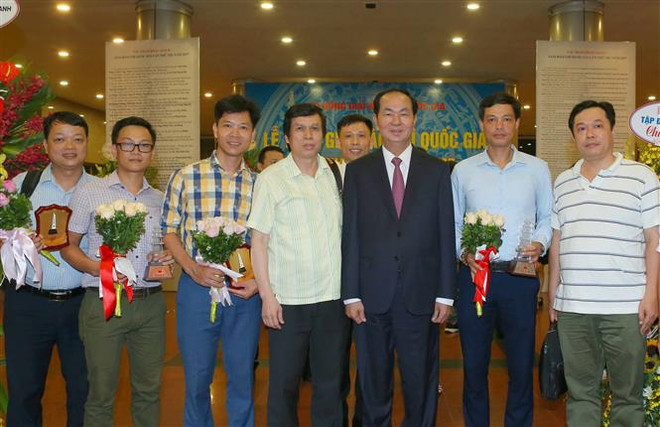越共中央总书记阮富仲等党和国家领导出席2017年第十二届国家新闻奖颁奖仪式 ảnh 2 越共中央总书记阮富仲等党和国家领导出席2017年第十二届国家新闻奖颁奖仪式 ảnh 2