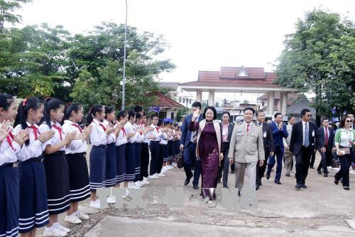 国家副主席邓氏玉盛会见老越友好协会主席 启程前往琅勃拉邦省 ảnh 1