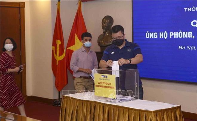 响应越共中央总书记阮富仲的号召:越通社全体干部和人员为防疫工作捐款 ảnh 2 响应越共中央总书记阮富仲的号召:越通社全体干部和人员为防疫工作捐款 ảnh 2