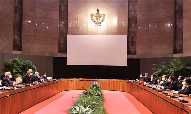 古巴国家主席主持仪式 欢迎阮春福主席对古巴进行正式访问 ảnh 2 古巴国家主席主持仪式 欢迎阮春福主席对古巴进行正式访问 ảnh 2