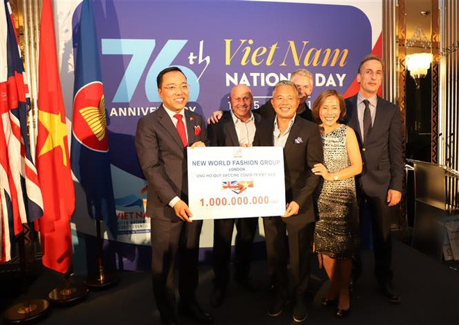 越南驻英国大使馆表彰为越南新冠肺炎疫情防控给予大力支持的个人和组织 ảnh 2 越南驻英国大使馆表彰为越南新冠肺炎疫情防控给予大力支持的个人和组织 ảnh 2
