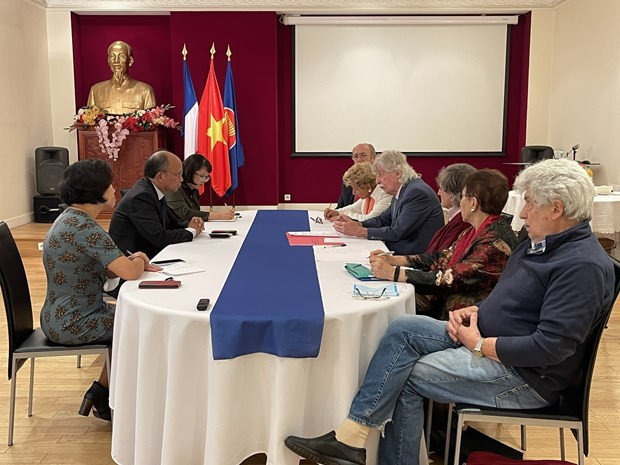 越南驻法大使会见法越友好协会主席 ảnh 1 越南驻法大使会见法越友好协会主席 ảnh 1