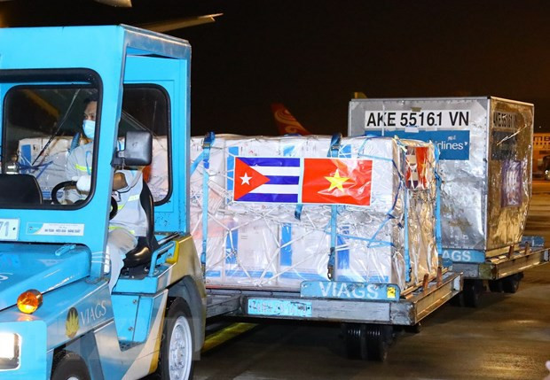 阮春福访问古巴和出席第76届联合国大会后在河内出席疫苗和医疗物资移交仪式 ảnh 2