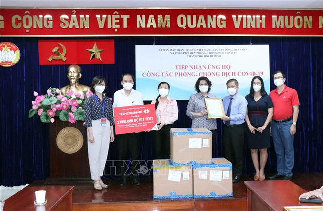 新冠肺炎疫情:胡志明市接收由各家企业捐赠总额逾3730亿越盾的抗疫物资 ảnh 1 新冠肺炎疫情:胡志明市接收由各家企业捐赠总额逾3730亿越盾的抗疫物资 ảnh 1