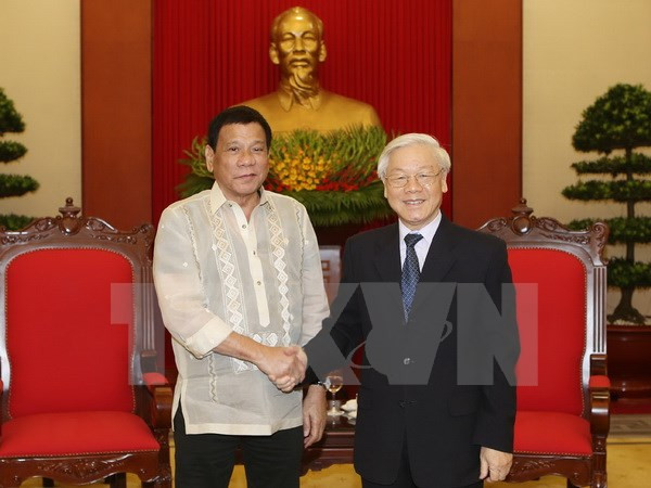 越共中央总书记阮富仲会见菲律宾总统杜特尔特 ảnh 1 越共中央总书记阮富仲会见菲律宾总统杜特尔特 ảnh 1