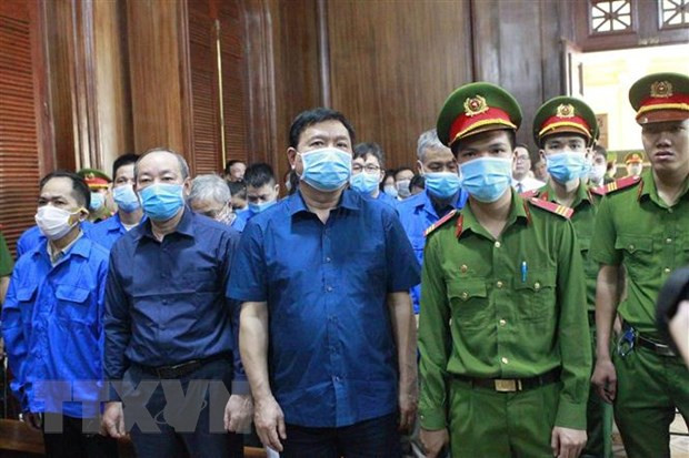 胡志明市人民法院一审开庭审理胡志明市-中良高速公路违法违规案件 ảnh 1