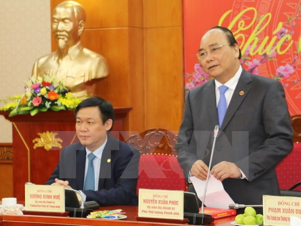 越南政府副总理阮春福探访越共中央经济部 ảnh 1