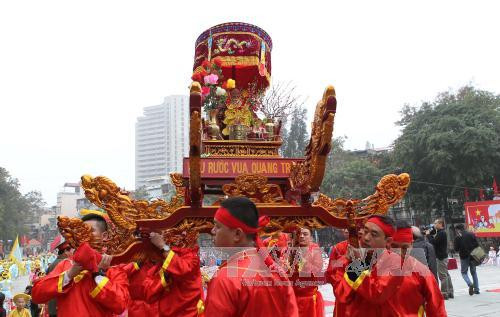 越南政府副总理阮春福出席2016年栋多丘庙会 ảnh 3 越南政府副总理阮春福出席2016年栋多丘庙会 ảnh 3