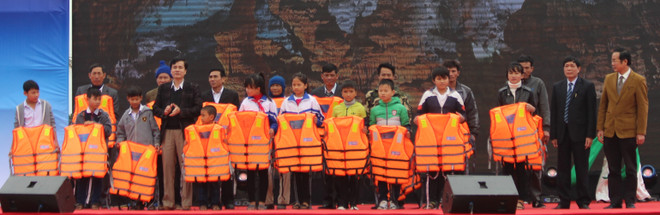 “社会共同携手为了交通安全”活动在广平省举行 ảnh 3 “社会共同携手为了交通安全”活动在广平省举行 ảnh 3