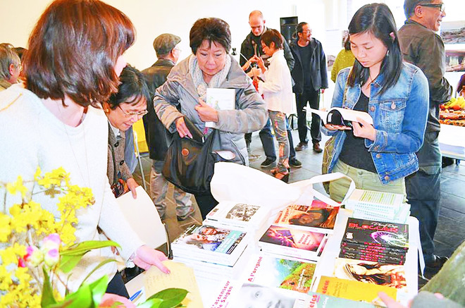 向法国读者推广越南文学之活动 ảnh 1