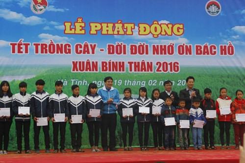胡志明市共青团发起2016年植树节活动 ảnh 2 胡志明市共青团发起2016年植树节活动 ảnh 2