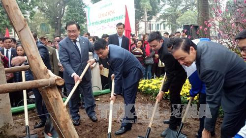 河内市今日正式启动2016丙申春季植树节 ảnh 3 河内市今日正式启动2016丙申春季植树节 ảnh 3