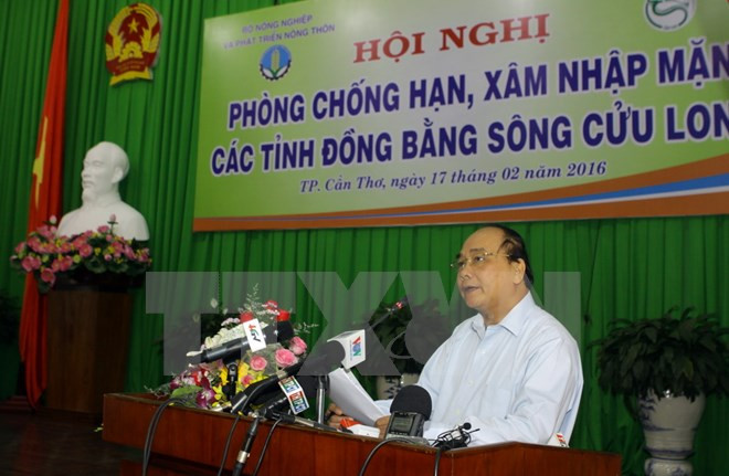 阮春福副总理：致力防止因干旱和海水侵蚀造成清洁饮用水缺乏和疫病爆发 ảnh 1