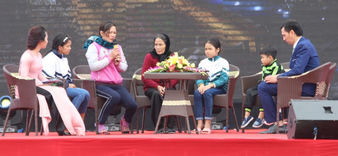 “社会共同携手为了交通安全”活动在广平省举行 ảnh 2 “社会共同携手为了交通安全”活动在广平省举行 ảnh 2