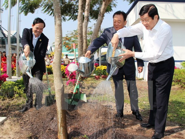 张晋创主席出席2016丙申年“世代铭记胡伯伯之恩”植树节启动仪式 ảnh 1 张晋创主席出席2016丙申年“世代铭记胡伯伯之恩”植树节启动仪式 ảnh 1