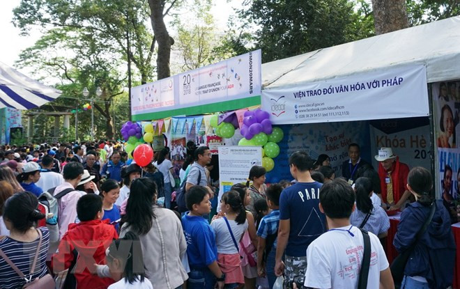 “弘扬遗产:与经济社会世界相约”的暑期学校活动在河内举行 ảnh 1 “弘扬遗产:与经济社会世界相约”的暑期学校活动在河内举行 ảnh 1