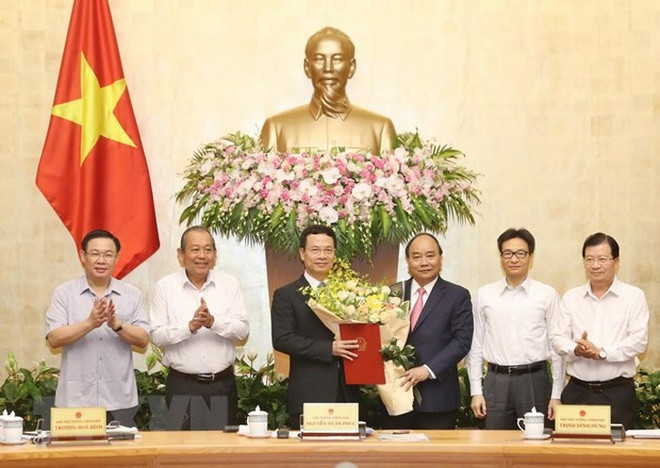 政府总理阮春福向信息与传媒部部长颁发任命书 ảnh 2