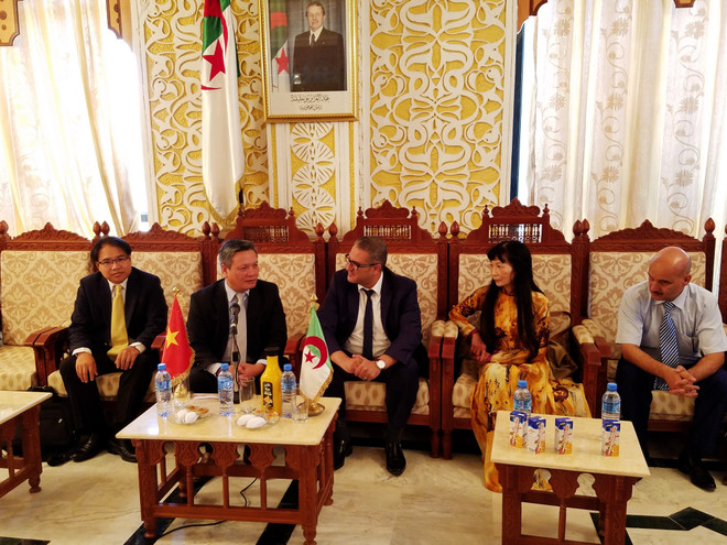 越南与阿尔及利亚麦迪亚省促进贸易与投资合作 ảnh 1 越南与阿尔及利亚麦迪亚省促进贸易与投资合作 ảnh 1