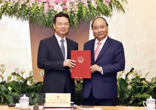 政府总理阮春福向信息与传媒部部长颁发任命书 ảnh 1