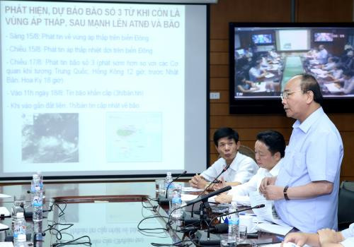 第三号台风逼近越南 政府成员指导部署第三号台风防御工作 ảnh 1