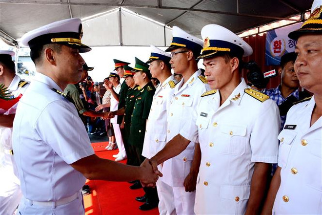 韩国海军舰艇访问岘港市 ảnh 1 韩国海军舰艇访问岘港市 ảnh 1