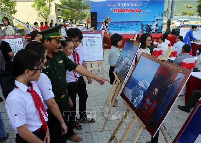 2018年“有关黄沙的新闻资料”展览会在岘港市开幕 ảnh 2 2018年“有关黄沙的新闻资料”展览会在岘港市开幕 ảnh 2