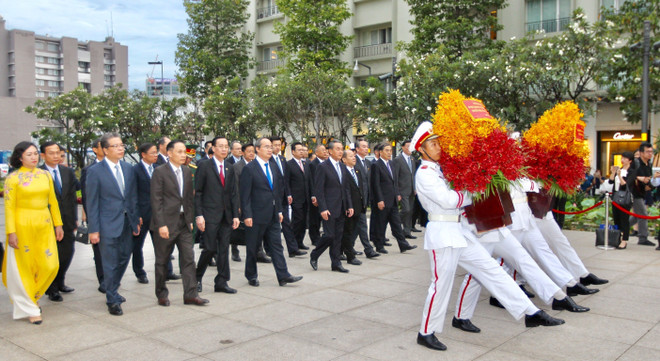 胡志明市市委书记阮善仁会见中国外交部长王毅 ảnh 2